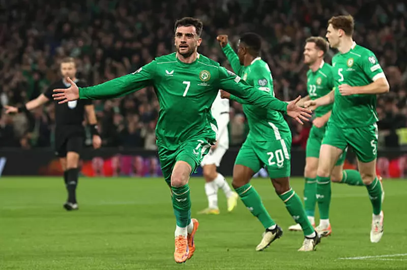 احتفال تروي باروت لاعب منتخب إيرلندا